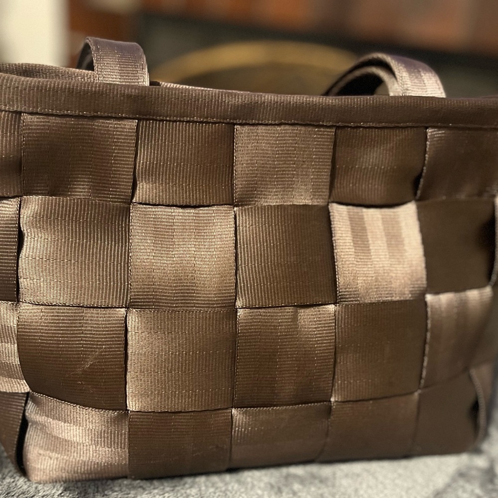 Harvey’s Seatbelt Bag Medium Sized Chocolate Woven Tote - Picture 1 of 15